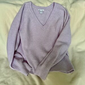 Lovely lavender wool blend V-neck sweater from Athleta size XL